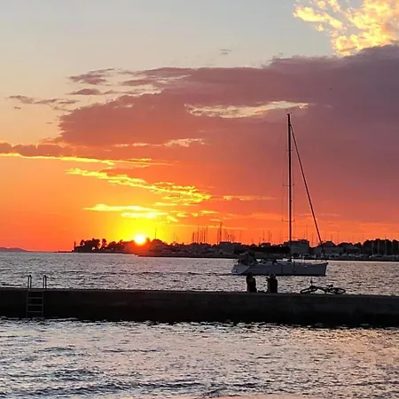 Spacious 3bdr App In Center 