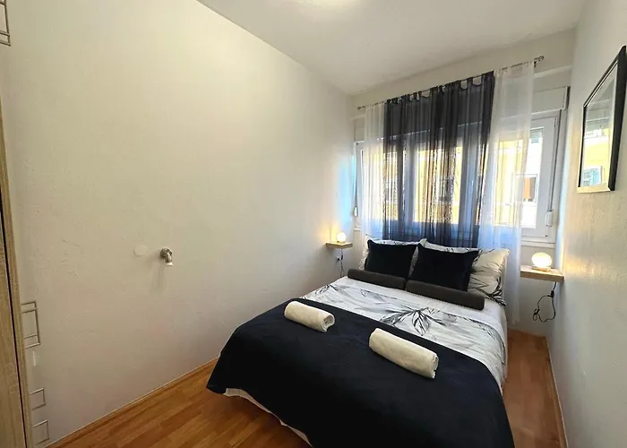 Spacious 3bdr App In Center 