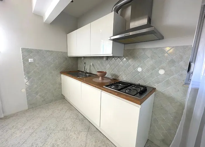 Апартаменти Spacious 3bdr App In Center 