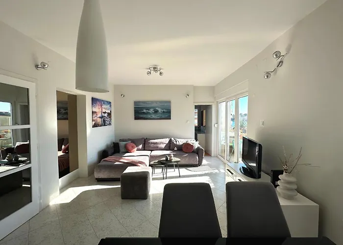 Apartment Spacious 3bdr App In Center 